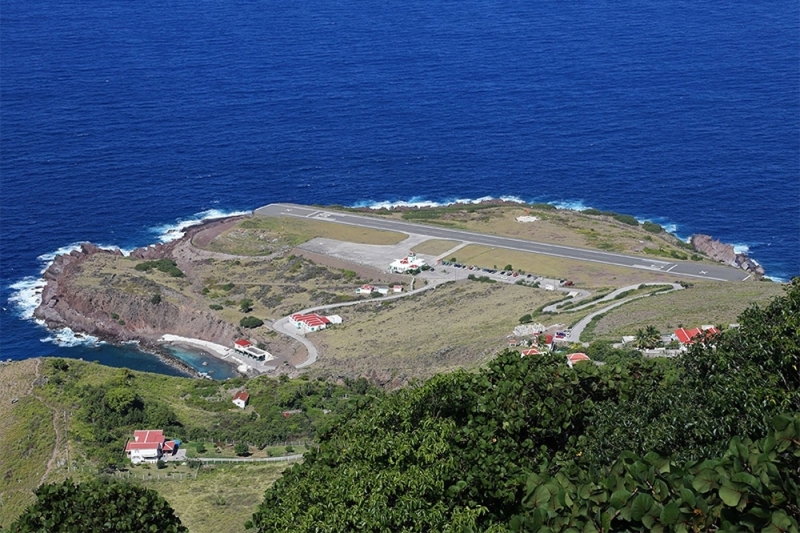 Samye-opasnye-aeroporty-mira-Huancho-Irauskin-ostrov-Saba