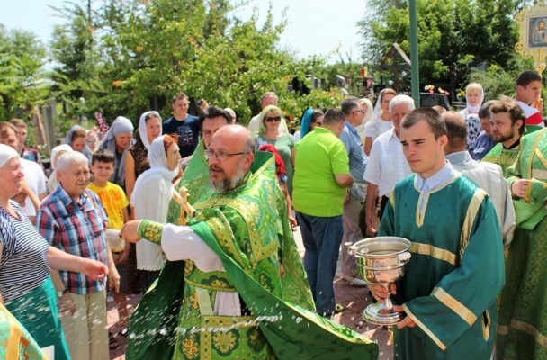 Gadaniya-primety-obychai-i-traditsii-na-duhov-den-narodnye-obychai-prazdnika