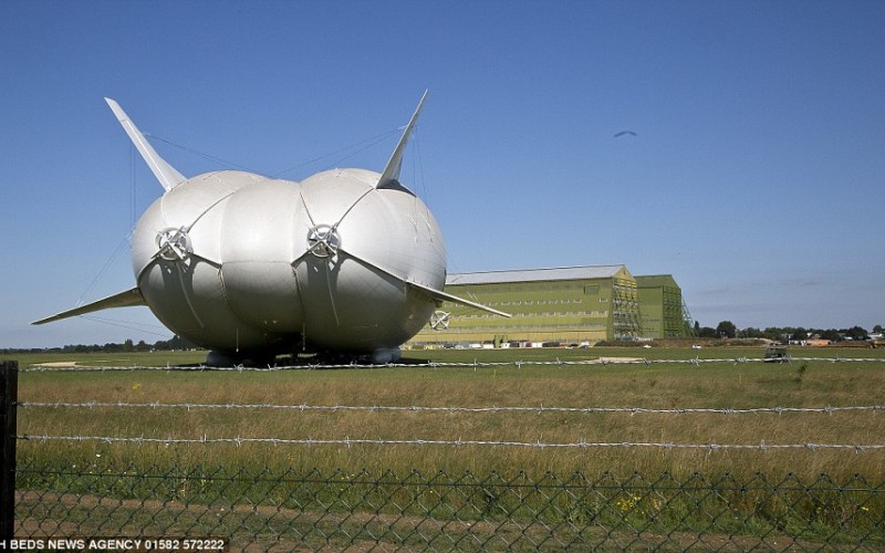 самое большое в мире гибридное воздушное судно Airlander 10 (1)