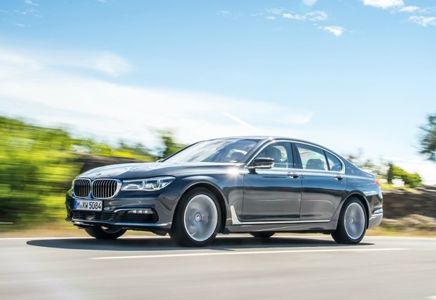 Rejting-5-samyh-bystryh-dizelnyh-avtomobilej-poslednih-let-foto-BMW-740d-xDrive