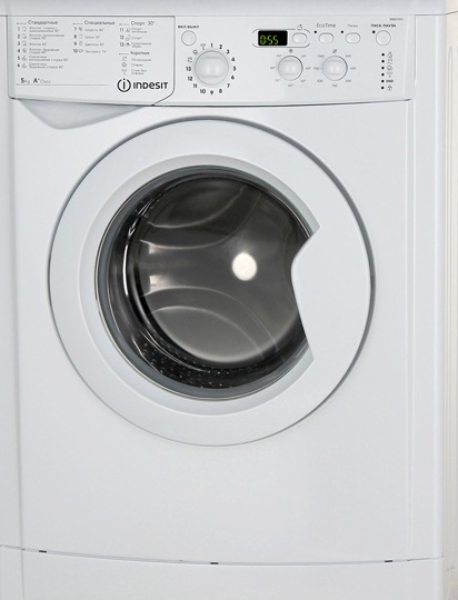 rejting-luchshih-stiralnyh-mashin-sovremennosti-foto-stiralnaya-mashina-Indesit-IWSD-51051-CIS