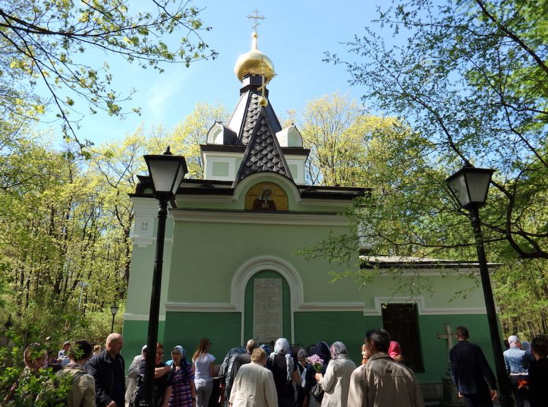 segodnya-6-fevralya-den-pamyati-blazhennoj-ksenii-peterburgskoj-komu-pomogaet-svyataya-foto-chasovnya-svyatoj-blazhenoj-ksenii-peterburgskoj