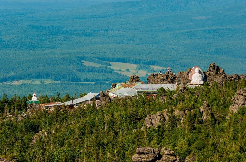 gory-rossii-dlya-puteshestviy-dostoprimechatelnosti-peyzazhi-razvlecheniya-foto-gory-kachkanar-sredniy-ural-budiyskiy-manastyr