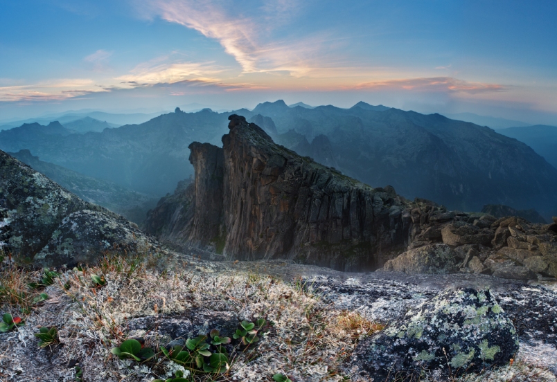 gory-rossii-dlya-puteshestviy-dostoprimechatelnosti-peyzazhi-razvlecheniya-foto-park-ergaki-gora-zub-drakona-krasnoyarskiy-kray