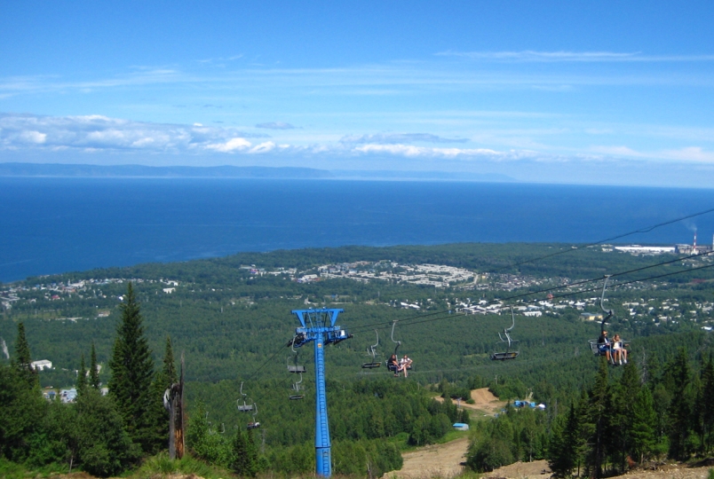 gory-rossii-dlya-puteshestviy-dostoprimechatelnosti-peyzazhi-razvlecheniya-foto-sobolinaya-gora-letom-baykalsk-irkutskaya-oblast