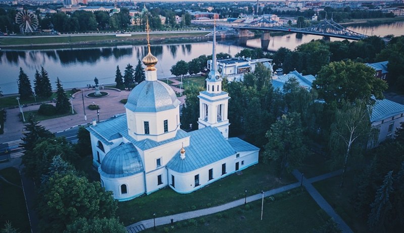 gorod-tver-i-tverskaya-oblast-dostoprimechatelnosti-foto-voskresenskaya-tserkov-na-naberezhnoy-afanasiya-nikitina